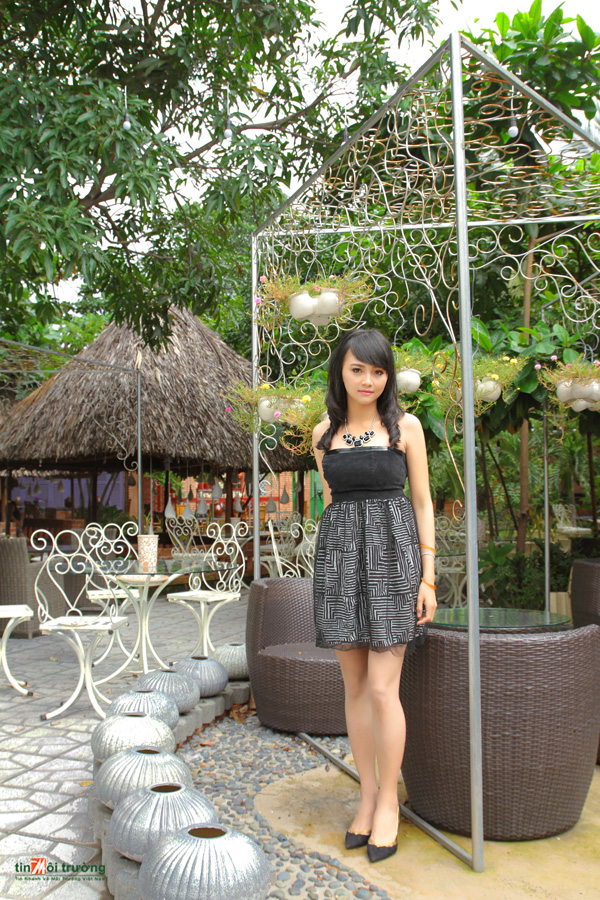 Nguời[-]mẫu[-]Tố[-]Quyên[-]trẻ[-]trung[-]với[-]trang[-]phục[-]mới[-]của[-]NTK[-]Việt[-]Hùng